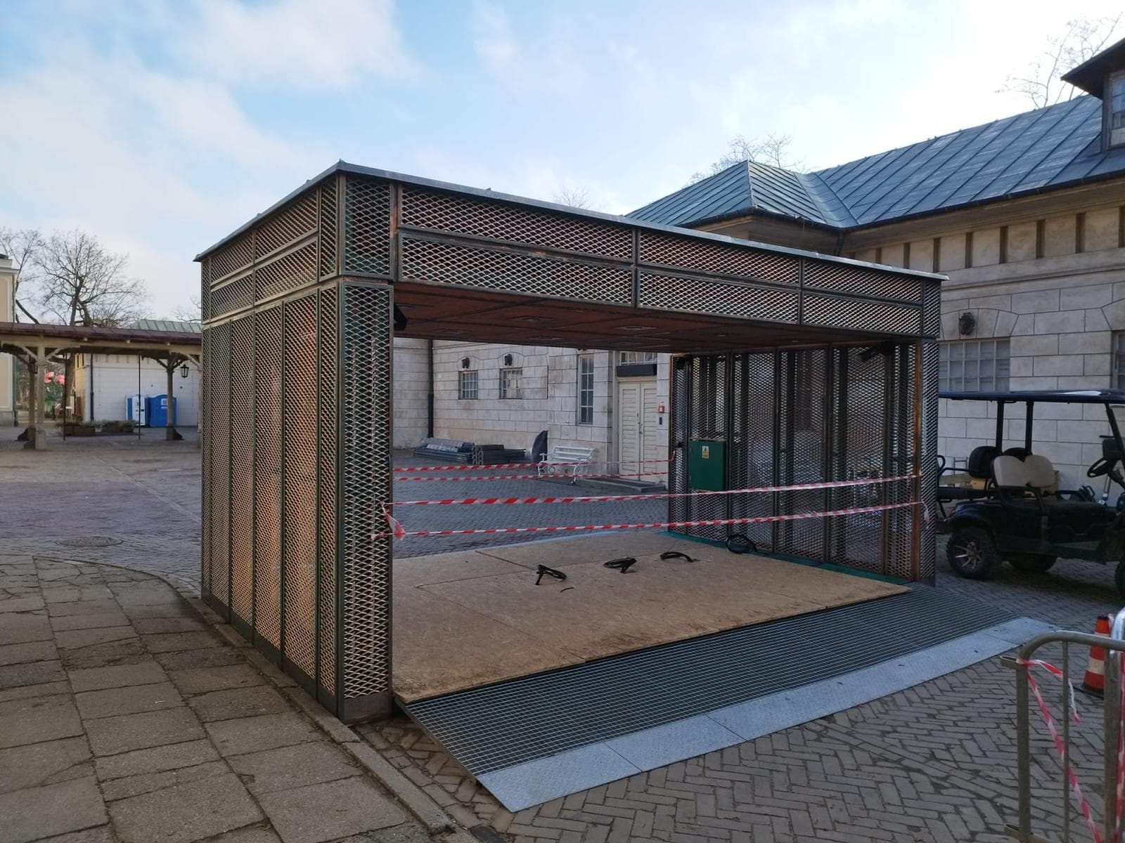 Konstrukcje metalowe – zadaszenia